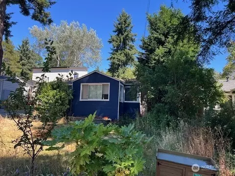 11732 38th Ave NE, Seattle, WA 98125