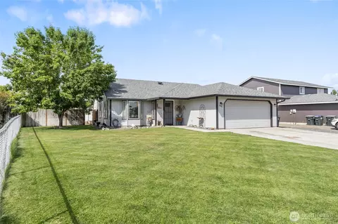 1346 E Greens Loop, Moses Lake, WA 98837