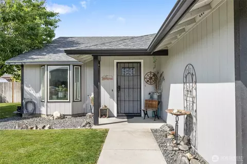 1346 E Greens Loop, Moses Lake, WA 98837