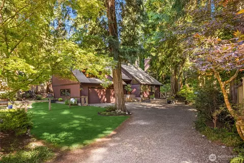 8750 Woodbank Dr NE, Bainbridge Island, WA 98110