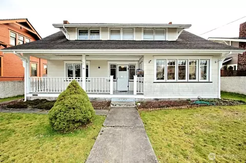 1105 7th St, Anacortes, WA 98221