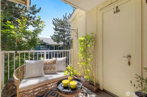 300 N 130th St #4-302, Seattle, WA 98133