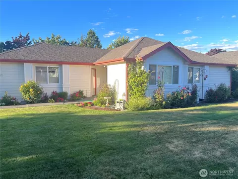 512 Summer Breeze Ln, Sequim, WA 98382
