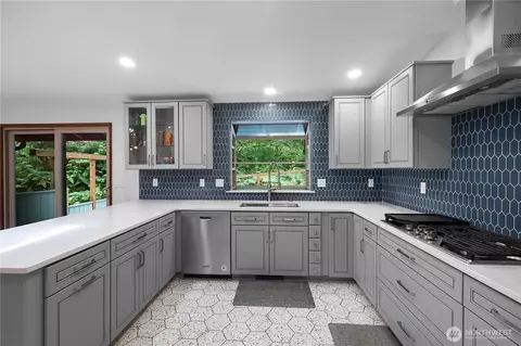 2139 Lakemoor, Olympia, WA 98512