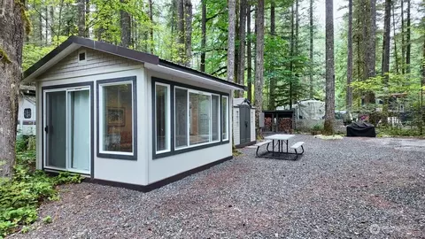 191 Chanterelle Dr, Deming, WA 98244