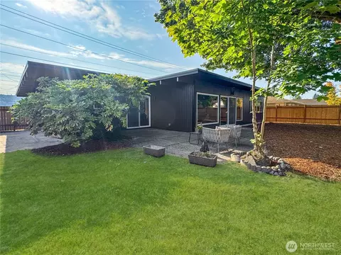Exterior - 324 Valley Ave E, Sumner, WA 98390 photo 5 of 7