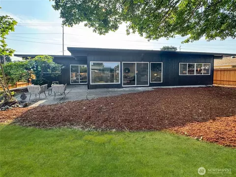 Exterior - 324 Valley Ave E, Sumner, WA 98390 photo 2 of 7