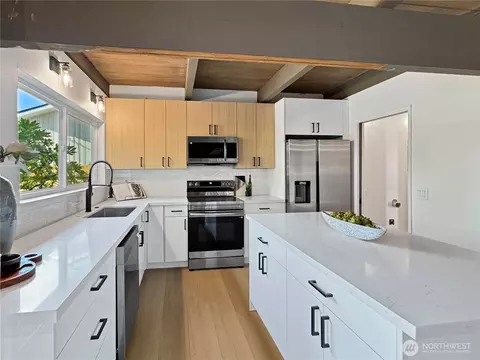 Kitchen - 324 Valley Ave E, Sumner, WA 98390 photo 2 of 4