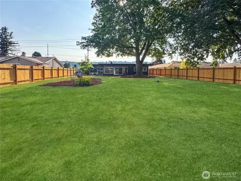 Exterior - 324 Valley Ave E, Sumner, WA 98390 photo 6 of 7