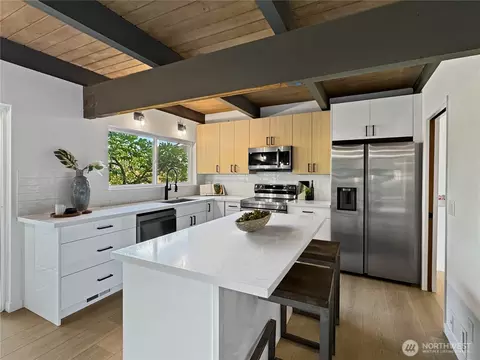 Kitchen - 324 Valley Ave E, Sumner, WA 98390 photo 1 of 4