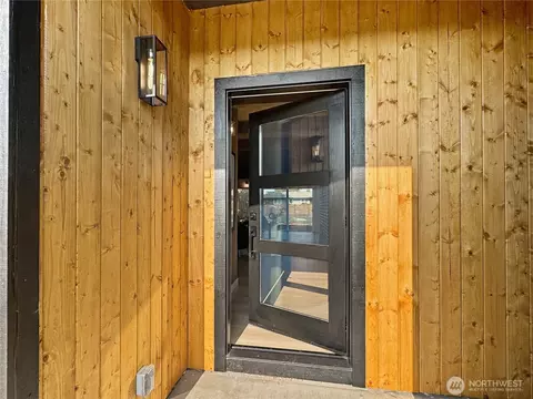 Entry Way - 324 Valley Ave E, Sumner, WA 98390 photo 1 of 3