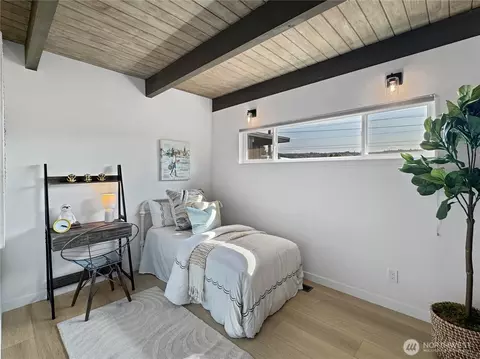 Bedroom - 324 Valley Ave E, Sumner, WA 98390 photo 4 of 4