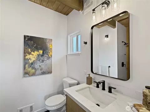 Bath - 324 Valley Ave E, Sumner, WA 98390 photo 2 of 5