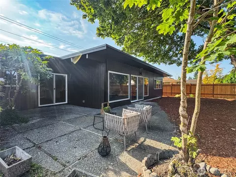 Exterior - 324 Valley Ave E, Sumner, WA 98390 photo 3 of 7