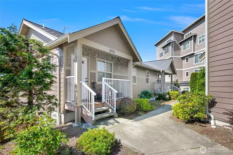 5751 Fallbrook Ln, Ferndale, WA 98248