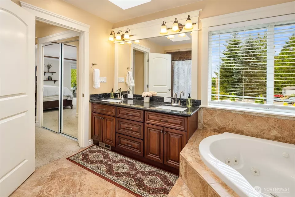 Bath - 12320 219th Pl SE, Snohomish, WA 98296 photo 2 of 4