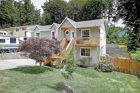 1655 Vine Maple Ln, Camano Island, WA 98282