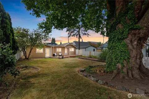504 3rd St SE, Puyallup, WA 98372