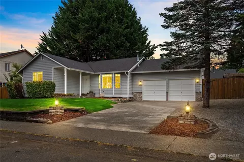 32206 Sunny Ln, Black Diamond, WA 98010