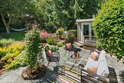 Exterior - 3771 W Commodore Way, Seattle, WA 98199 photo 5 of 7