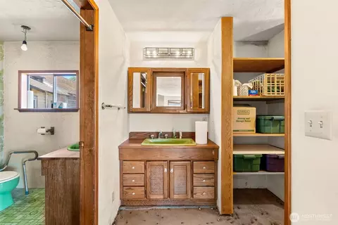 Bath - 350 Frogner Rd, Chehalis, WA 98532 photo 1 of 3