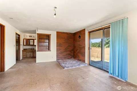 Living - 350 Frogner Rd, Chehalis, WA 98532 photo 3 of 3