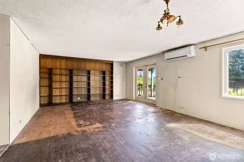 Living - 350 Frogner Rd, Chehalis, WA 98532 photo 2 of 3
