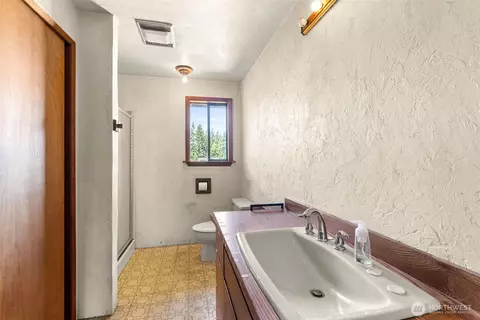 Bath - 350 Frogner Rd, Chehalis, WA 98532 photo 3 of 3