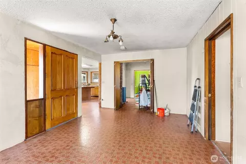 Entry Way - 350 Frogner Rd, Chehalis, WA 98532 photo 2 of 3