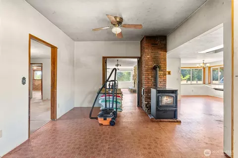 Entry Way - 350 Frogner Rd, Chehalis, WA 98532 photo 3 of 3