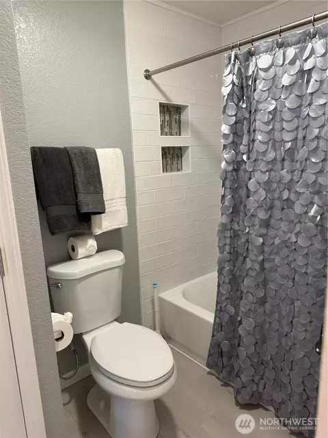 Bath - 500 W Bowman Ct, Sequim, WA 98382 photo 1 of 3