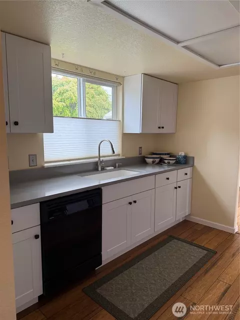 Kitchen - 500 W Bowman Ct, Sequim, WA 98382 photo 3 of 4