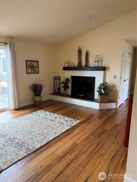 Living - 500 W Bowman Ct, Sequim, WA 98382 photo 4 of 6