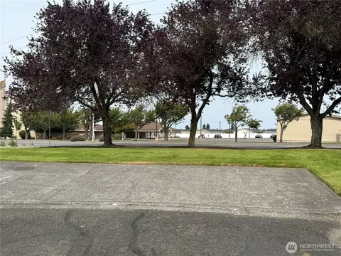 Exterior - 500 W Bowman Ct, Sequim, WA 98382 photo 4 of 8