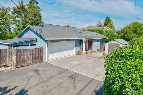 2829 92nd Ave NE, Clyde Hill, WA 98004
