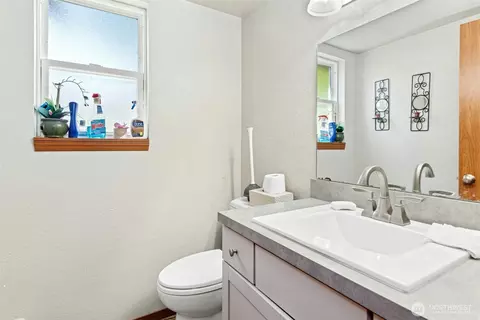 Bath - 12209 11th Pl W, Everett, WA 98204 photo 1 of 2