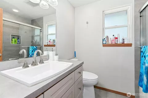 Bath - 12209 11th Pl W, Everett, WA 98204 photo 2 of 2