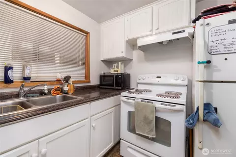 Kitchen - 31580 E 3rd St, Lyman, WA 98263 photo 2 of 3