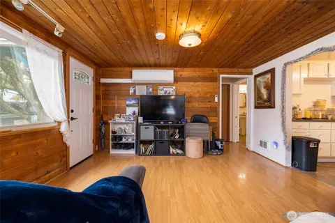 Living - 31580 E 3rd St, Lyman, WA 98263 photo 1 of 2