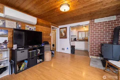 Living - 31580 E 3rd St, Lyman, WA 98263 photo 2 of 2