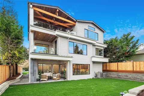 422 98th Ave NE, Bellevue, WA 98004