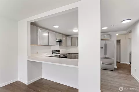 Kitchen - 349 Rainier Ave, Enumclaw, WA 98022 photo 2 of 3
