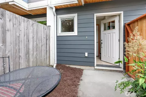 516 N B N 46th St, Seattle, WA 98103