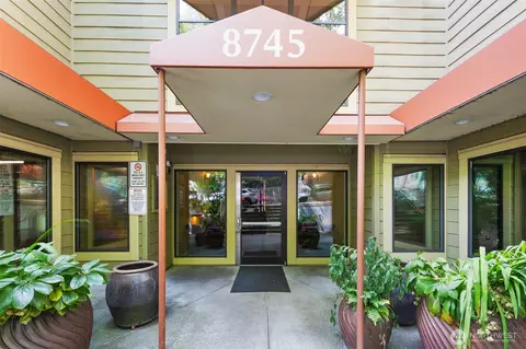 8745 Greenwood Ave N #209, Seattle, WA 98103