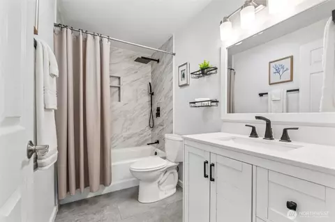 Bath - 330 221st St SE, Bothell, WA 98021 photo 3 of 3