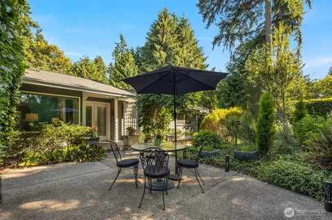 21647 SE 33rd Pl, Sammamish, WA 98075