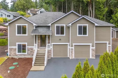 4028 NE Luxury Ln, Bremerton, WA 98311