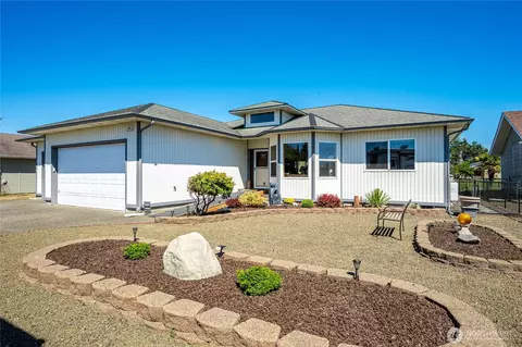 530 Canal Dr NE, Ocean Shores, WA 98569