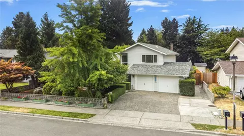 2221 Vashon Ave NE, Renton, WA 98059