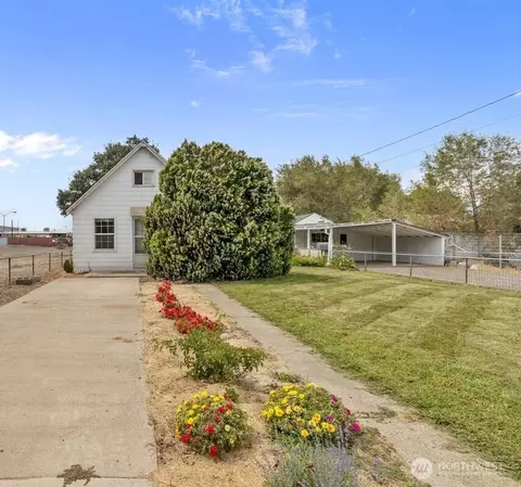 1706 S 18th St, Yakima, WA 98901